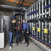 Technischer Leiter Daniel Roden, Fachplaner Jochen Denzer und SHK-Fachhandwerksunternehmer Marco Häb (v. re.) im Haustechnikraum des Anbaus.