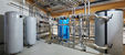 Ist das ein Showroom? Nein – es ist die Wärme-/Kältezentrale des neuen medizintechnischen Produktionsbetriebes auf dem Bochumer Gesundheitscampus. (Foto: Viega)