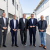 V.l.n.r.: Sebastian Fix (Chief Operating Officer Viega Europe), Stefan Tofote (Vice President People Viega Europe), Walter Viegener (Vorsitzender des Viega-Gesellschafterausschusses), Ministerpräsident Prof. Dr. Mario Voigt, Thomas Wichtmann (Werkleiter Viega Großheringen). Foto: Viega