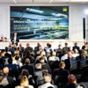 Das erste Fachforum zu Rechenzentren und Quartiere in der Viega World. Jonas Kreis (Director Business Development Industry) steht vor den Teilnehmenden und hält eine Präsentation. 