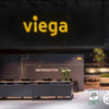 Der Viega Messestand auf der ISH 2025 überzeugte die Jurys und wurde mit drei bedeutenden, internationalen Designpreisen ausgezeichnet. (Foto: Viega)