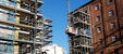 Bild von einem Altbau-Gebäude, das saniert wird.