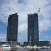 Der Array Tower in Melbourne, Australien, befindet sich am Fluss Yarra und gehört zum 14 Hektar großen Stadtteil Docklands.