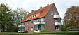 In diesem typischen Mehrfamilienhaus der Wohnungsbau Friesland wurde der Praxistest des „Masterplans Badsanierung“ erfolgreich absolviert. 