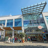 A pleasant atmosphere for a pleasant shopping experience: The air is pleasantly cool in the Theresien Center in Straubing, Germany. A partial refurbishment made space for more retail units. 