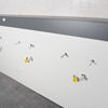 The washbasin system in the school also features half-height constructions using Steptec and Obtego elements. 