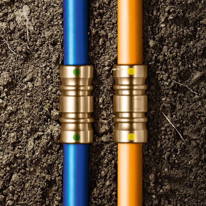 Ab 2018 haben Rotguss-Verbinder des Rohrleitungssystems Geopress für Trinkwasser ein Dichtelement aus EPDM, für Gas weiterhin aus NBR. Die unterschiedlichen Anwendungsbereiche sind an dem Farbpunkt erkennbar – grün für Trinkwasser und gelb für Gas.