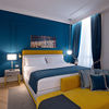 Il design degli interni dell’Hotel Palazzo Canova H10, svincolato dai trend e dalle mode, costituisce il connubio migliore fra luogo e modernità, fra esigenza e gusto: il “bello” che diventa “buono”, come insegnavano i greci, quando svolge le due funzioni principi del fare e del far star bene.