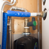 Valvole Viega Easytop nel punto di collegamento del pressostato inverter per la distribuzione dell’acqua sanitaria ed al serbatoio inerziale della pompa calore elettrica. (Foto: Viega)