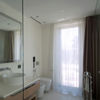 The bathrooms in the spacious rooms and suites of the hotel are divided from the night time and living spaces by means of large glass partitions, which can be covered using curtains. 