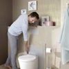 Gewürdigt mit der Prämienauszeichnung „Focus Gold“ des Internationalen Designpreis Baden-Württemberg: Das Eco Plus-WC-Element von Viega. Per Knopfdruck lässt sich die Keramik jederzeit und stufenlos bis zu 8 Zentimeter in der Höhe verstellen. (Fotos: Viega)