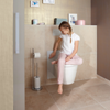 Ganz ohne Elektronik und stufenlos bis zu acht Zentimeter passt sich das höhenverstellbare WC-Element von Viega der individuell bevorzugten Sitzhöhe an. (Foto: Viega)