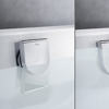 Designstark wie die bekannten „Multiplex“-Garnituren, aber mit noch mehr Komfort: Durch leichten Druck auf die Drehrosette der „Multiplex Visign M9“ bzw. „Multiplex Trio Visign MT9“ kann der Wasserstand in der Badewanne um fünf Zentimeter (r.) angehoben werden. (Foto: Viega)
