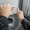In der Etagenverteilung überzeugte das flexible Rohrleitungssystem Raxinox beim Anschluss der Zapfstellen an den Vorwandelementen durch die wirtschaftlich einfache Verarbeitung.