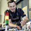 Steve Müller, der für Deutschland im Wettbewerb der Polymechaniker bei der WM der Berufe in Sao Paulo startet, trainiert seit Monaten in der Lehrwerkstatt bei seinem Ausbildungsbetrieb Viega im thüringischen Großheringen. Marie-Luise Hörisch freut sich sechs Jahre nach ihrer Teilnahme bei den WorldSkills in Calgary auf ihre neue Aufgabe als Teamleader der deutschen Mannschaft.