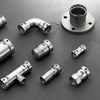 Con un ampio assortimento a disposizione, Viega Megapress consente di pressare a freddo le installazioni con tubo d’acciaio a parete normale nei diametri tra 3/8“ e 2“. (Foto: Viega)