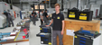 Die beiden Rollcontainer mit dem Werkzeug für den Wettbewerb der Polymechaniker in Abu Dhabi sind bereits gepackt und warten auf die Verschiffung. Vor Darius Fauer liegen noch einige Wochen intensiven Trainings in der neuen Lehrwerkstatt (im Hintergrund) bis sein Flieger zur WM der Berufe 2017 geht.