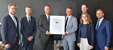 Übergabe des Zertifikats „Ausgezeichneter Arbeitgeber“ (v. l.): Markus Henze, Experte HR Marketing der Viega Holding GmbH & Co. KG, Stefan Tofote, Leiter HR Supply Chain und HR Services der Viega Holding GmbH & Co. KG, Peter Schöler, Chief Human Resources Officer und Mitglied der Geschäftsführung der Viega Holding GmbH & Co. KG, Dr. Jörg Schlösser, Geschäftsführung TÜV Rheinland Cert GmbH, Alina Roeder, Auditorin, Manuel Potthoff, Auditor und Guido Plettner, Auditor TÜV Rheinland Cert GmbH. (Foto: Viega)