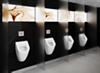 Stimmige Interior-Designkonzepte mit einem Plus an Hygiene: Die per Infrarot-Technik gesteuerten Urinalbetätigungsplatten von Viega sind perfekt auf das Design der WC-Betätigungsplatten abgestimmt. Die Spülung erfolgt vollkommen berührungslos. (Foto: Viega)