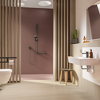Stylish, wohnlich und komfortabel: Barrierearme Badezimmer sind modern und werden von der Kreditanstalt für Wiederaufbau (KfW) finanziell unterstützt. (Foto: Viega)