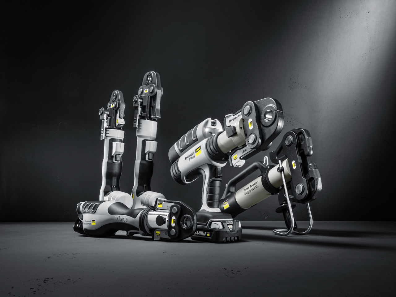 Auswahl an unterschiedlichen Pressguns von Viega.